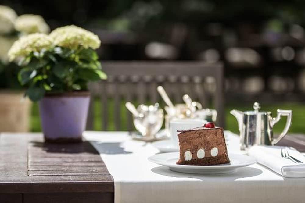 Privathotel Lindtner Hamburg Luaran gambar A Black Forest gâteau