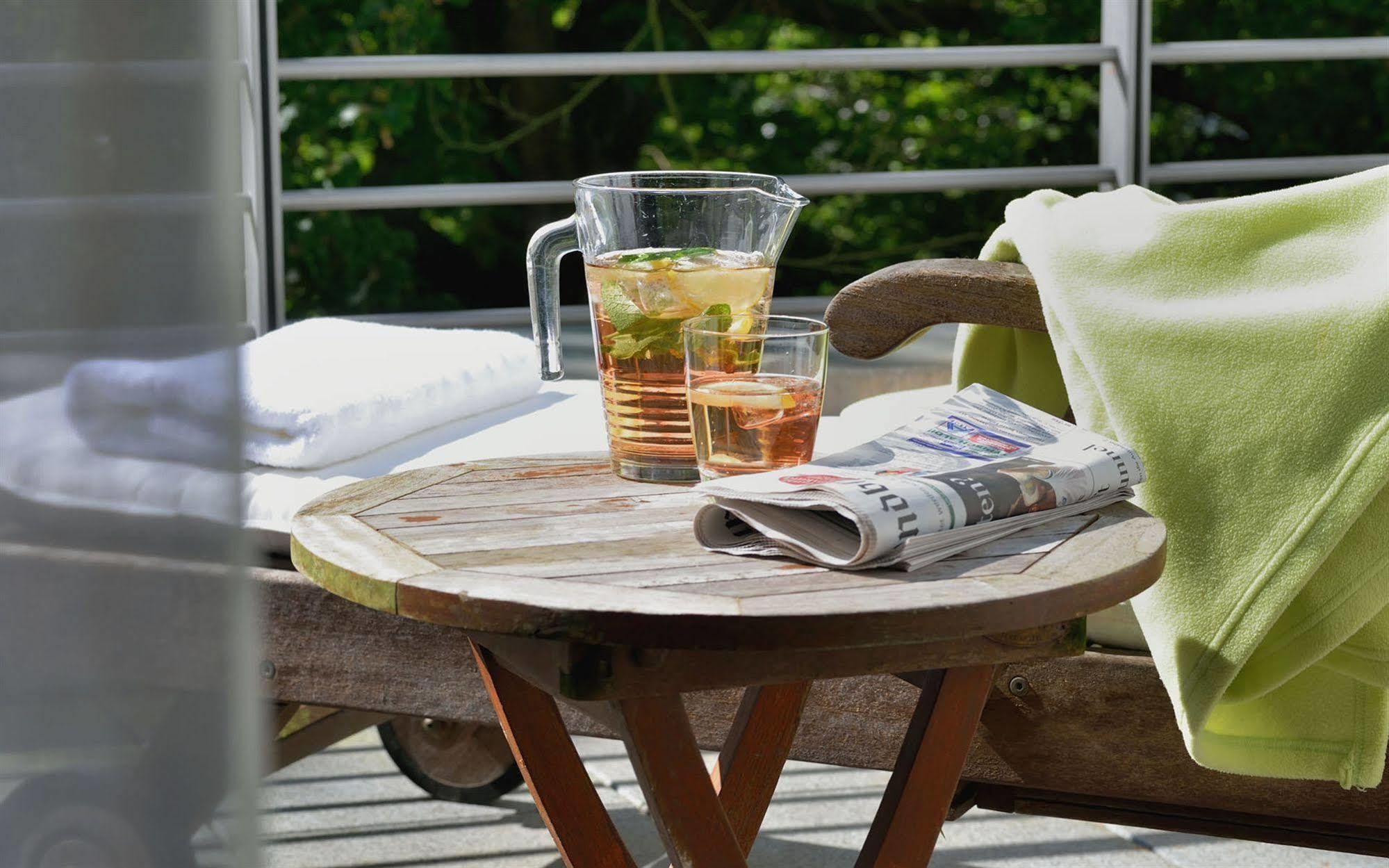 Privathotel Lindtner Hamburg Luaran gambar A small table