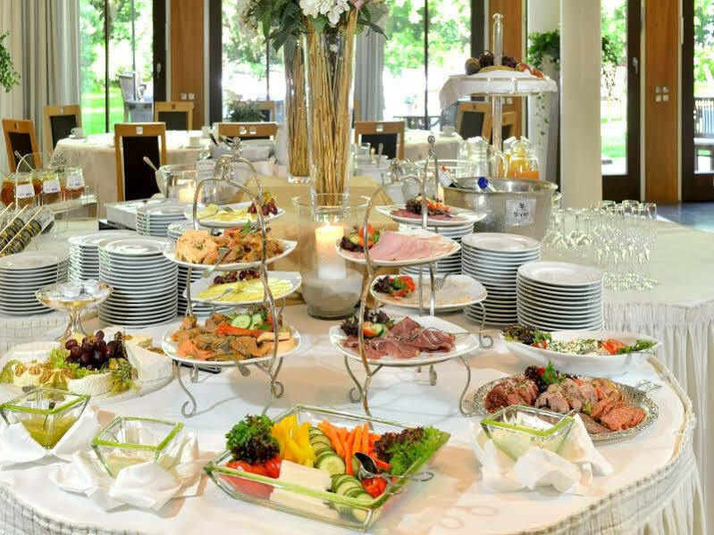 Privathotel Lindtner Hamburg Luaran gambar A buffet